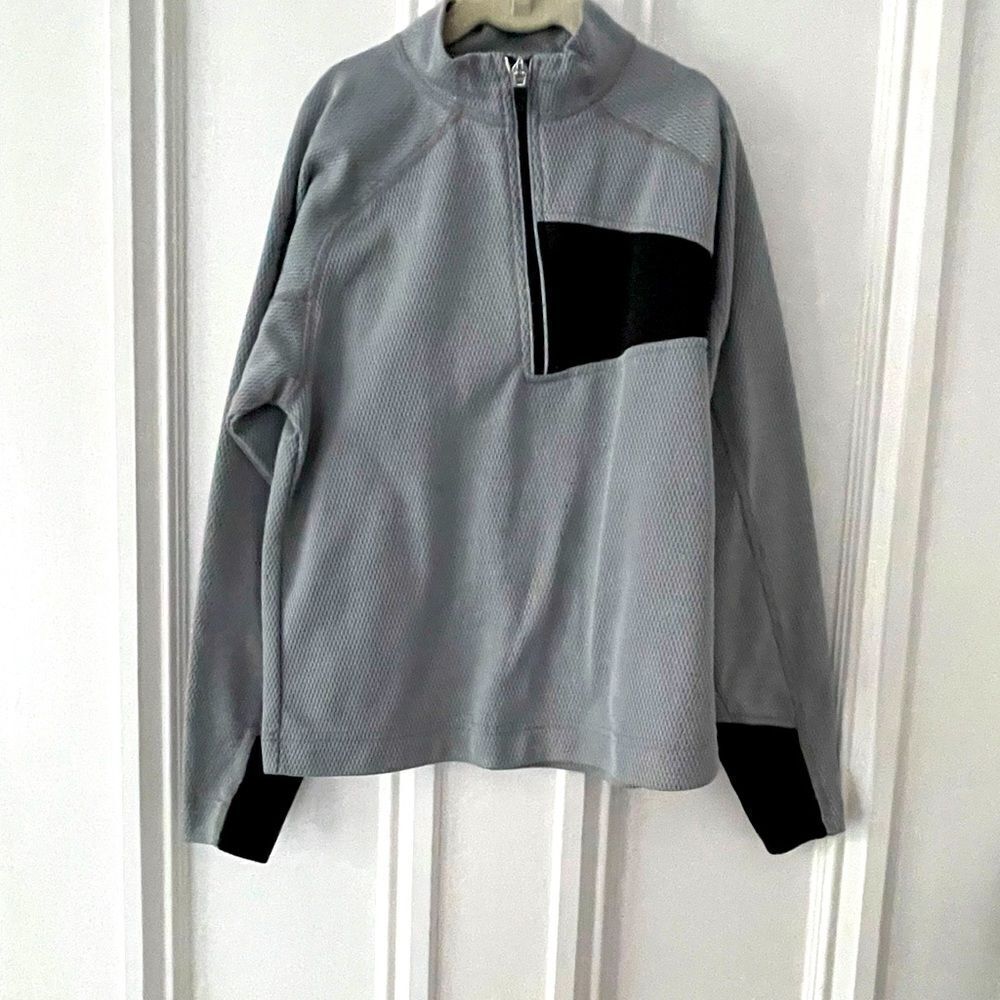 Obermeyer gray/black mid weight quarter zip top 10-12